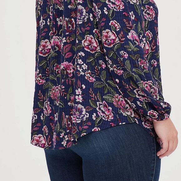 Cold Shoulder Blouse - Crinkle Gauze Floral Navy 4X - Picture 5 of 5